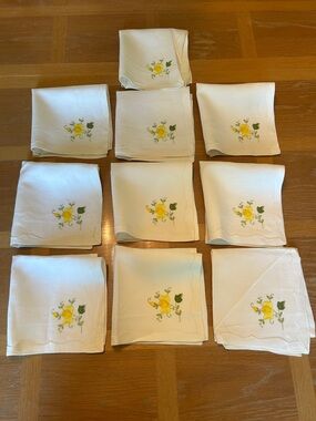 gorgeous vintage Set of 10 white linen Cloth Napkins with Yellow Rose Embroidery